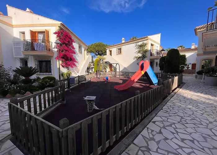 LA CASITA VERDE- cerca de la playa y con piscina abierta todo el año